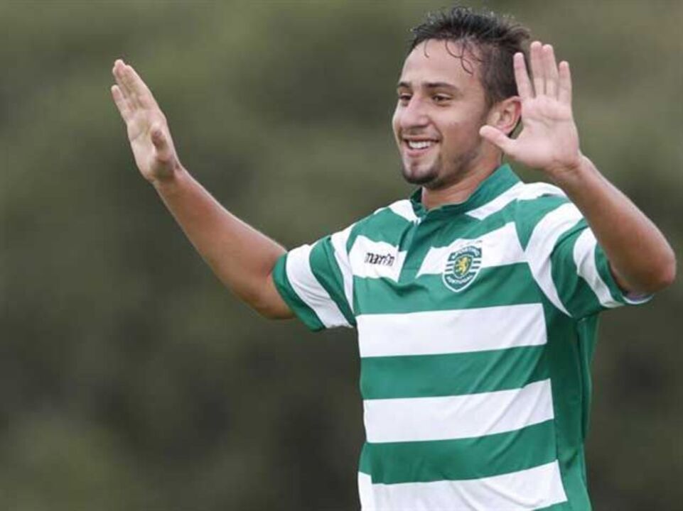 Sporting vence U. Leiria e pressiona líderes