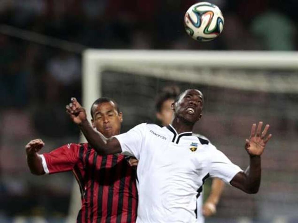 Farense-Olhanense, 2-2: Empate no dérbi algarvio