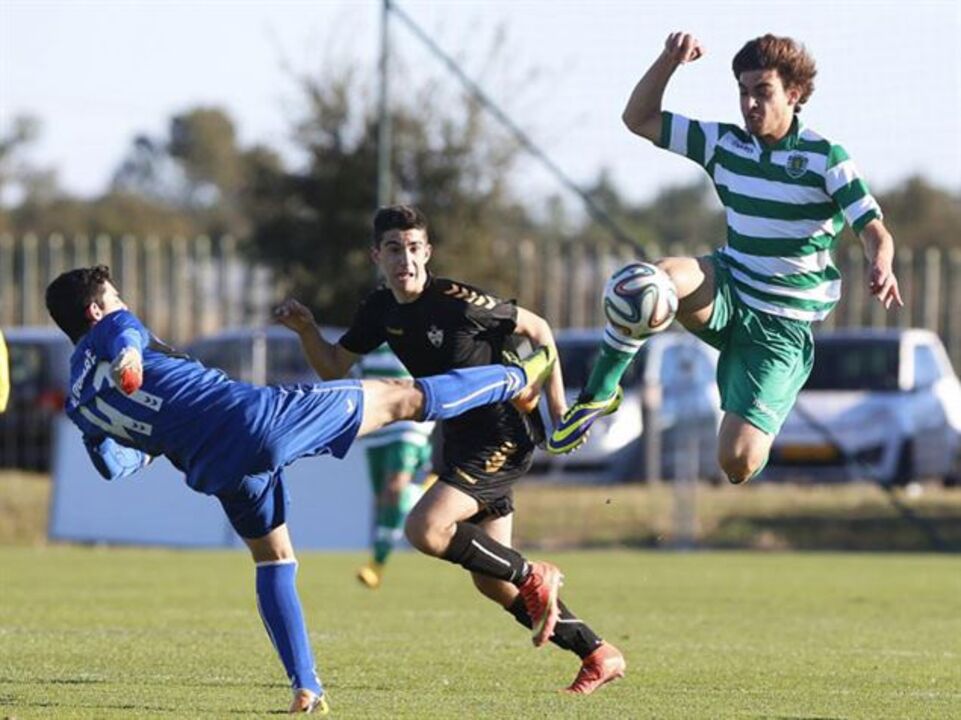 Sporting supera a U. Leiria em Alcochete