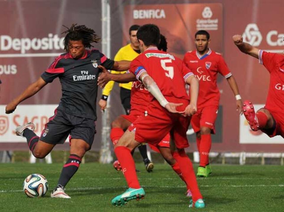 Benfica vence pela primeira vez ao cabo de quatro jogos
