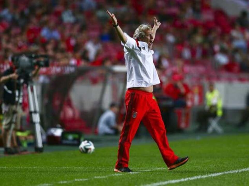 Jesus: «Lotação esgotada? É o poder do Benfica»