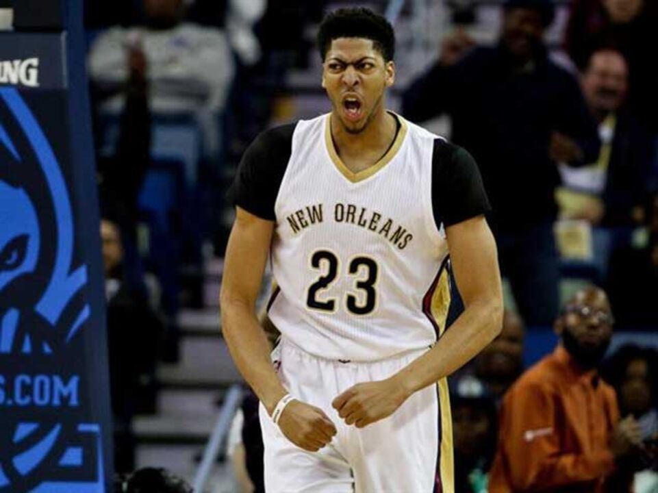 Anthony Davis fica perto de um histórico quádruplo-duplo