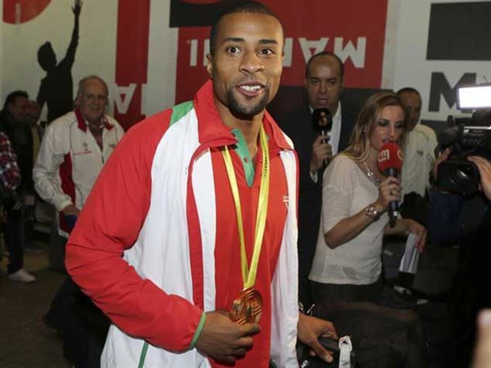 Lavillenie e Mo Farah levam a melhor a Nelson Évora como atleta do mês