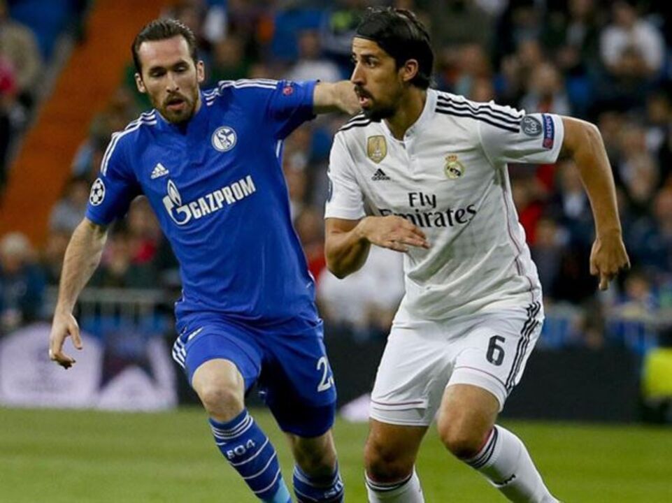 Khedira foi à Alemanha acertar com o Schalke 04