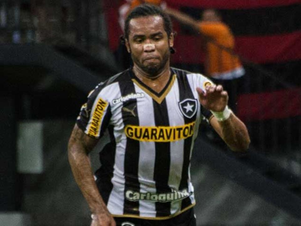 Carlos Alberto afastado da família por violência doméstica