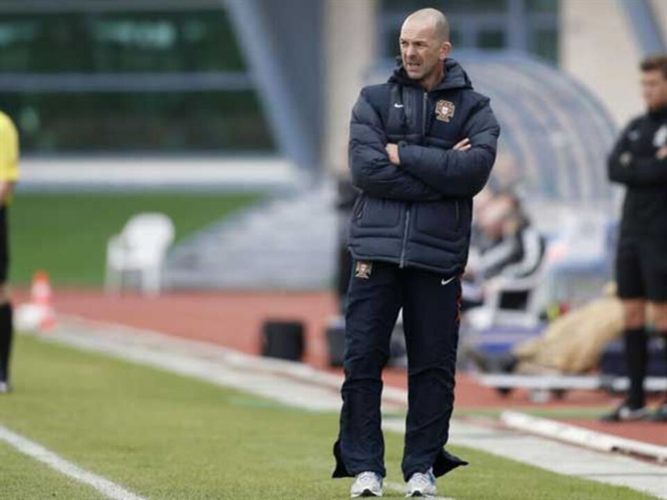 Portugal vence Azerbaijão (3-0) e decide qualificação no domingo