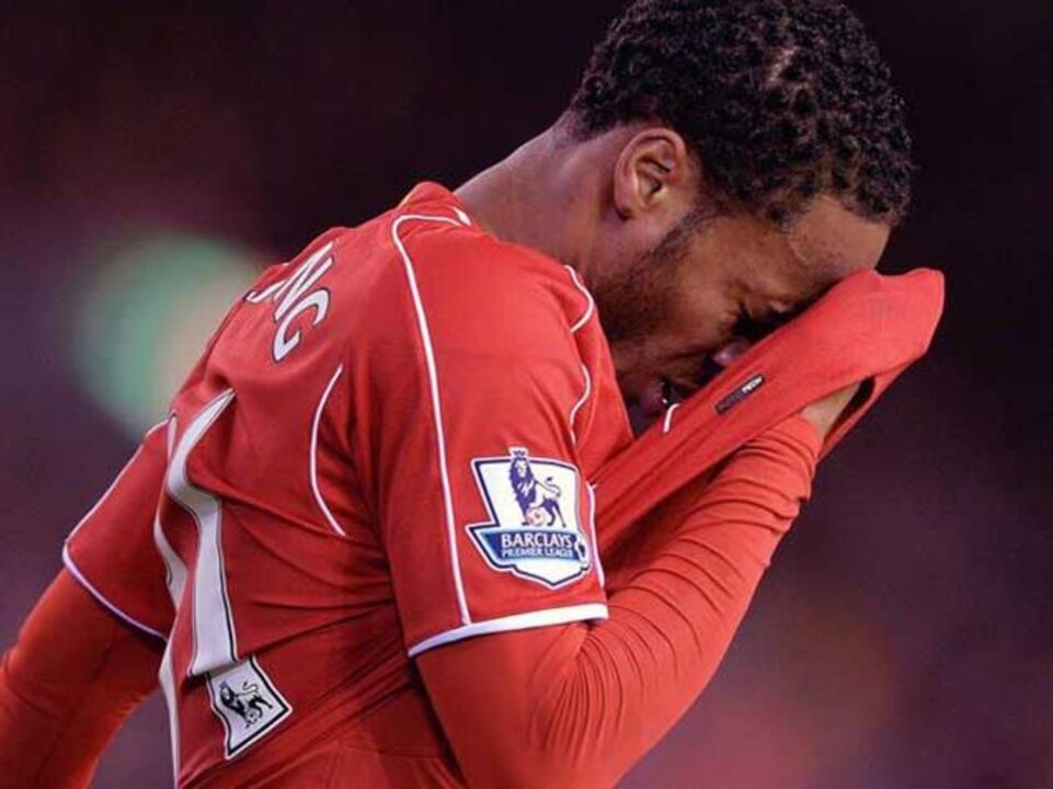 Sterling anda a "enrolar" e Liverpool aponta a Walcott
