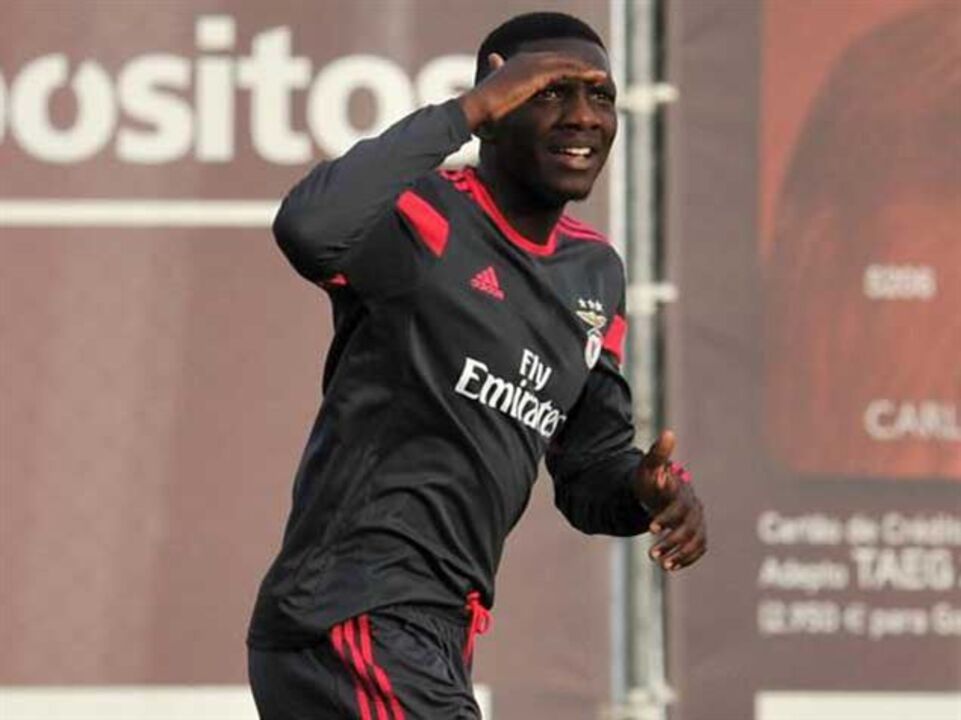 Benfica vence em Leiria 