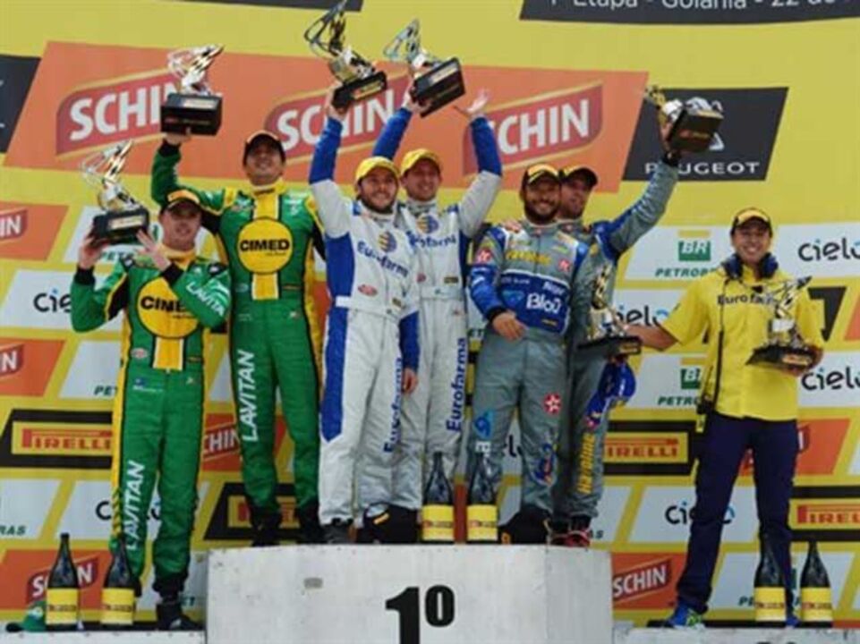 António Félix da Costa chega ao pódio na estreia na Stock Car Brasil