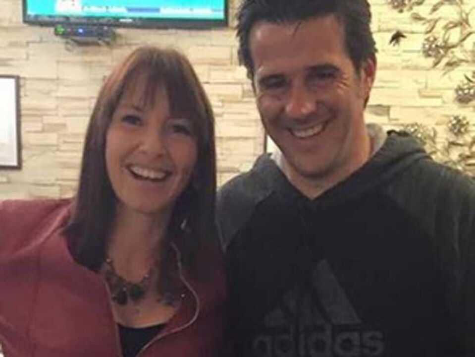 Ana Galvão com a cor errada junto de Marco Silva 
