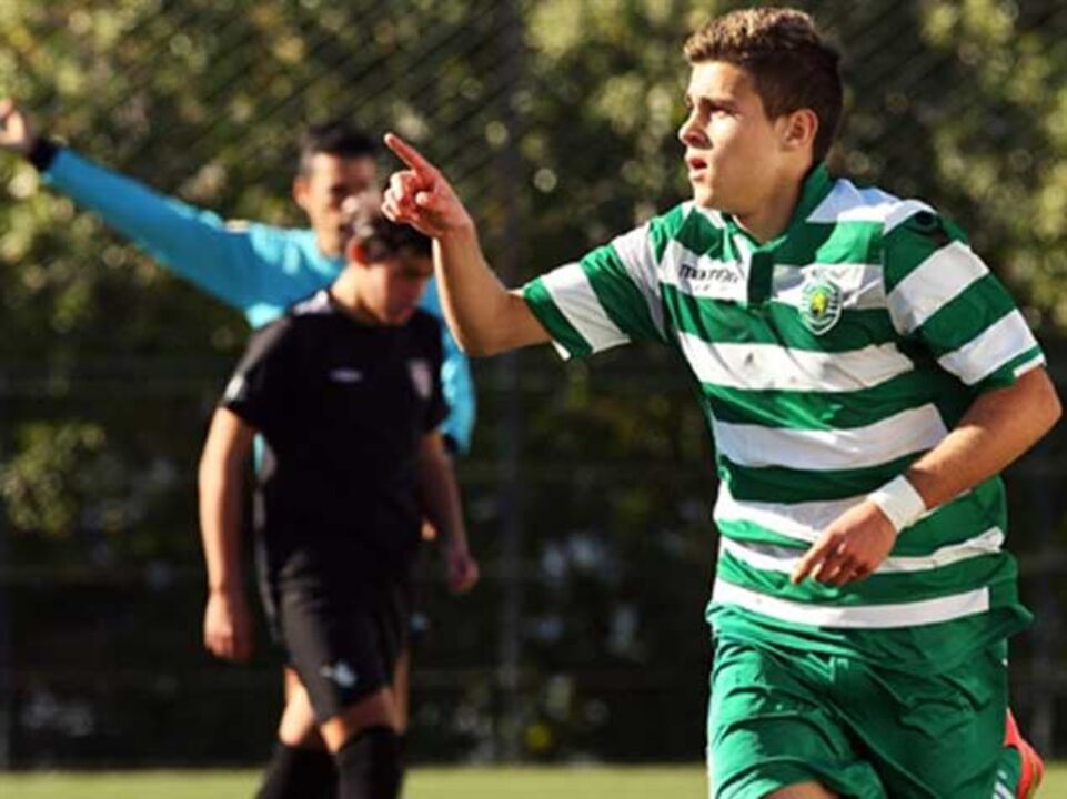 Sporting triunfa e vai discutir o título nacional