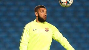 Daniel Alves prestes a trocar Barcelona por outro clube