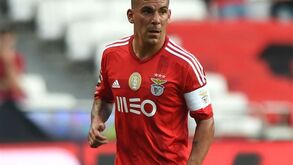 Maxi Pereira: «Já tenho a sorte de jogar num clube tão grande que ainda me dá um prémio»