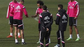 Sérgio Ramos e James já treinam com bola