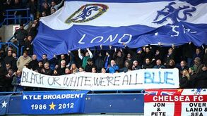 Adeptos do Chelsea voltam a entoar cânticos racistas