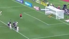 Rogério Ceni falha o 125.º golo da carreira