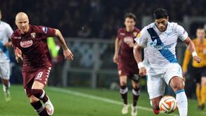 Zenit de Villas-Boas perde mas apura-se