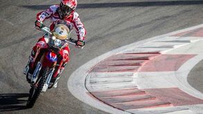 Sheikh vê Paulo Gonçalves em Yas Marina