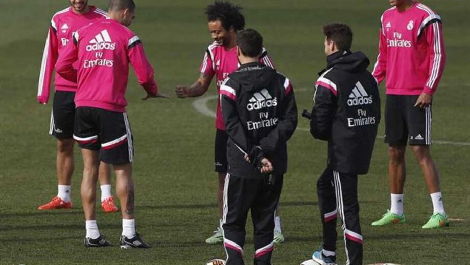 Sérgio Ramos e James já treinam com bola