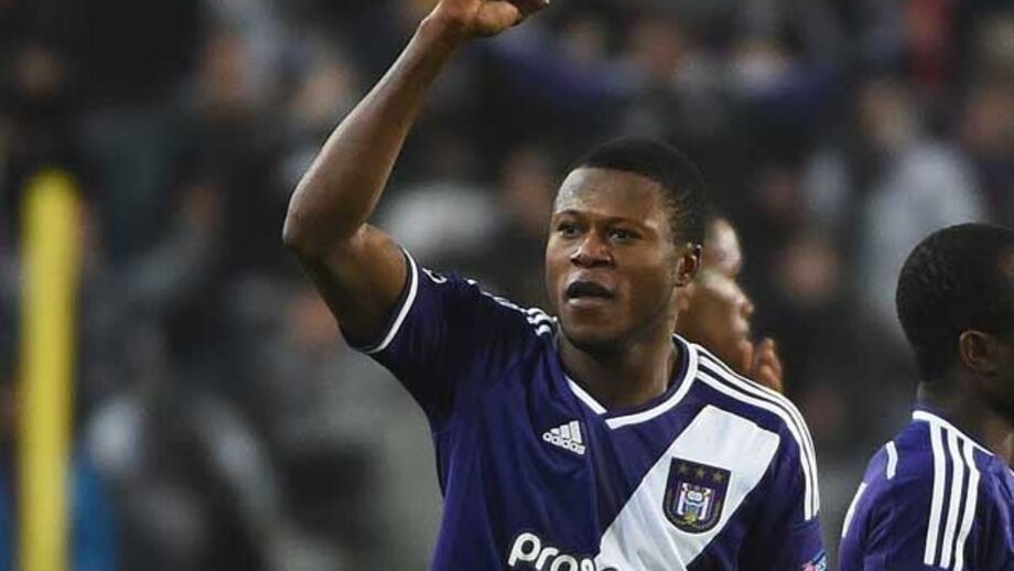 Mbemba colocado na rota dos dragões