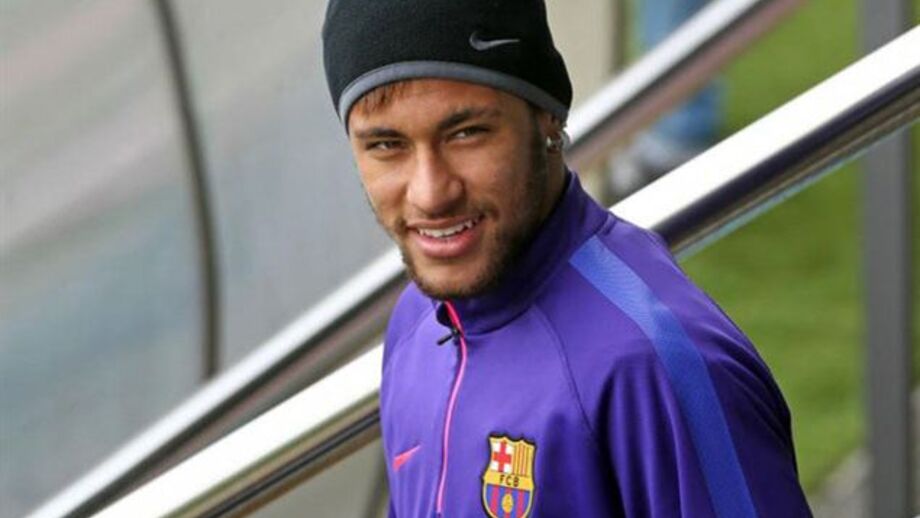 Neymar deseja os parabéns a Ronaldinho