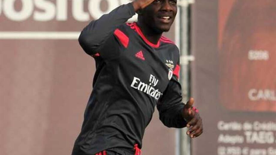 Benfica vence em Leiria 