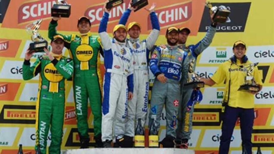 António Félix da Costa chega ao pódio na estreia na Stock Car Brasil