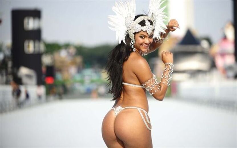 Aline Bernardes