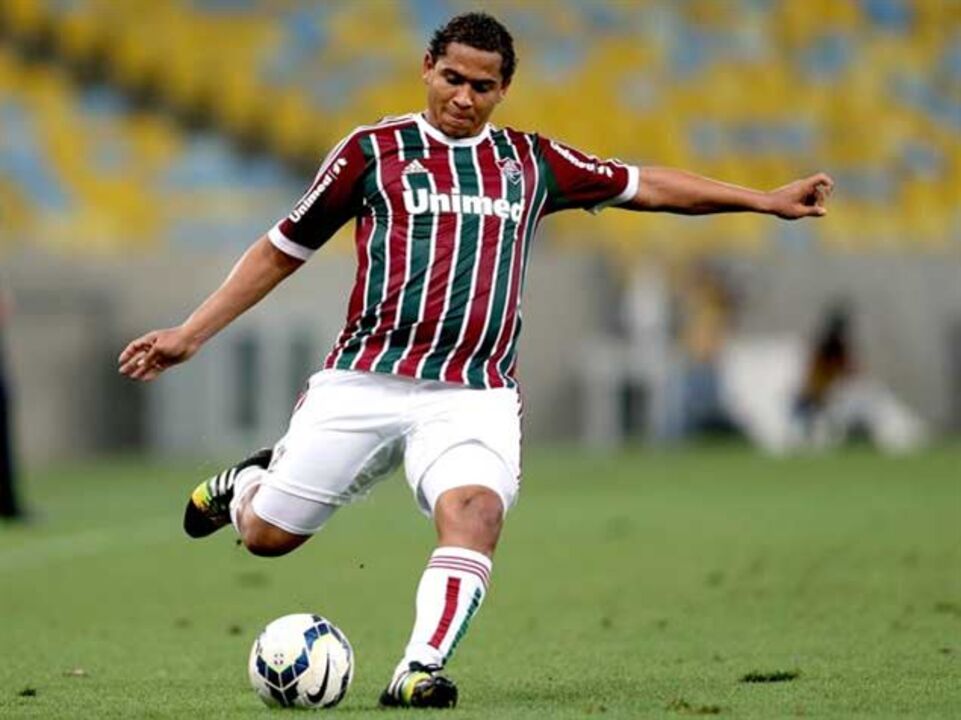 Fluminense quer livrar-se da dívida ao FC Porto por Walter