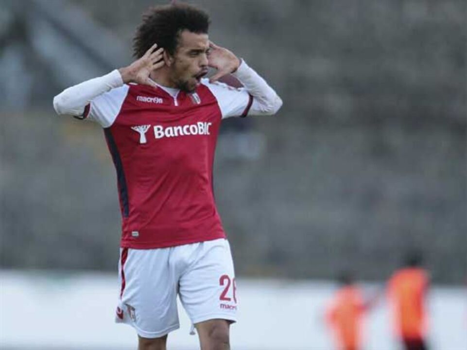 Fábio Martins opção para jogo com Gil Vicente