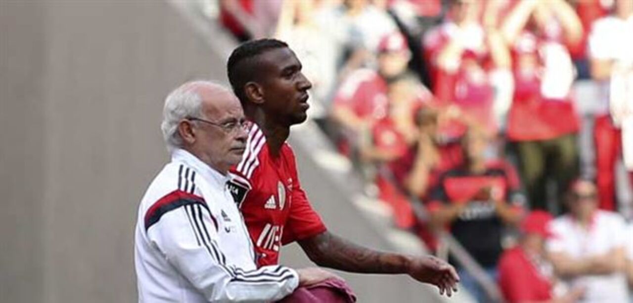 Talisca com luxação na mão direita