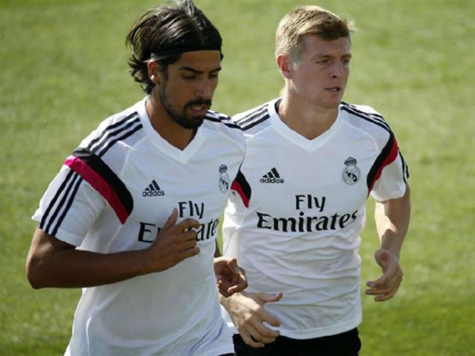 Man. United seduz Khedira com 260 mil euros semanais