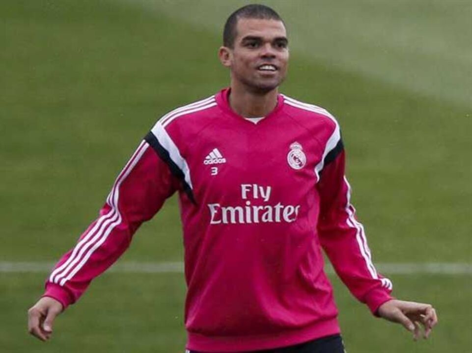 Pepe regressa aos convocados