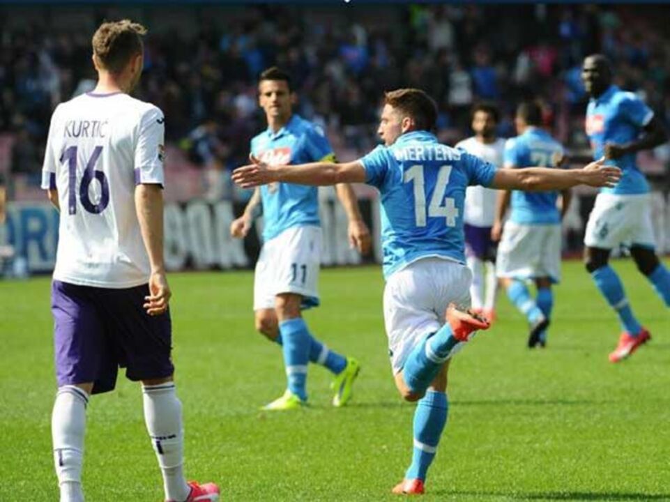 Nápoles vence (3-0) Fiorentina