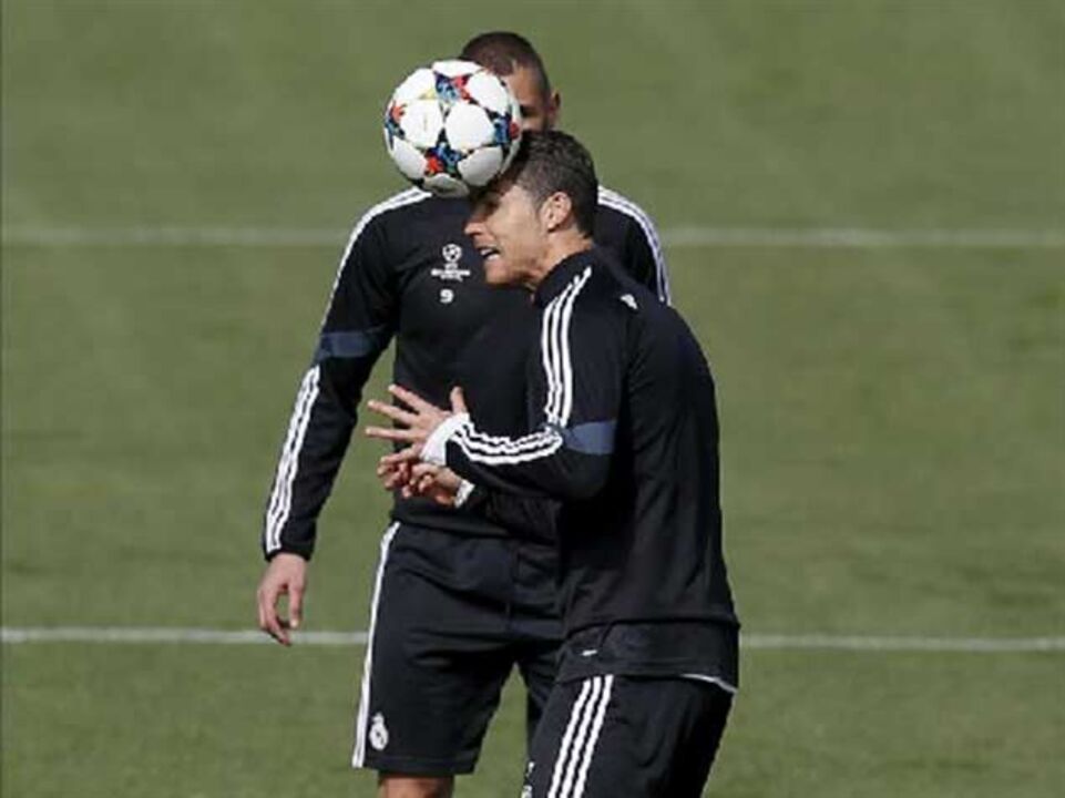 Ancelotti com todos os jogadores disponíveis