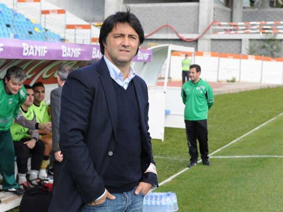 Carlos Cunha rende Tulipa no Ribeirão