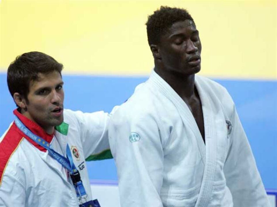 João Neto à condição como selecionador masculino