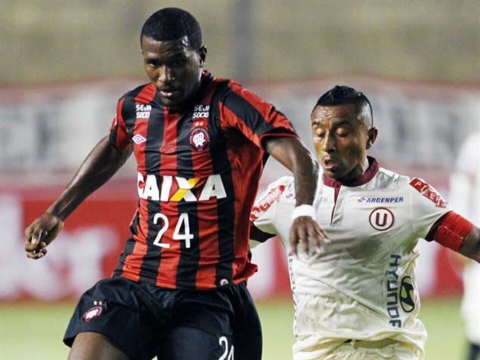 At. Paranaense ainda aguarda fumo branco por Douglas Coutinho
