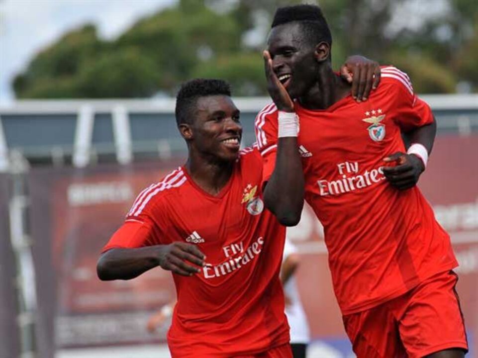 Benfica goleia V. Guimarães com póquer de Flávio Silva
