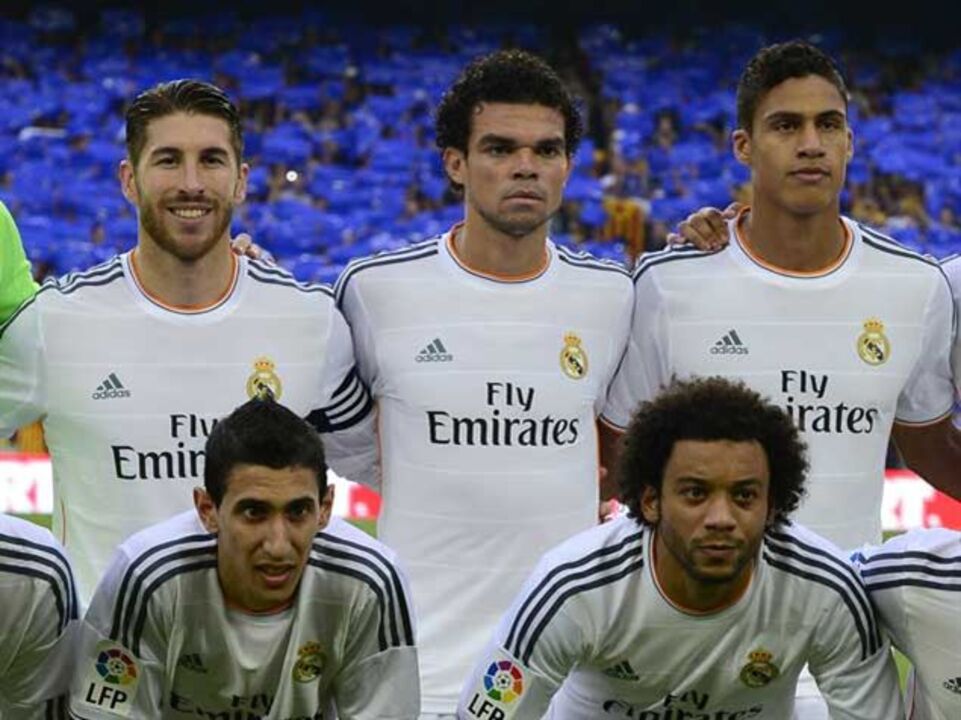 Ancelotti pondera jogar com três centrais no dérbi