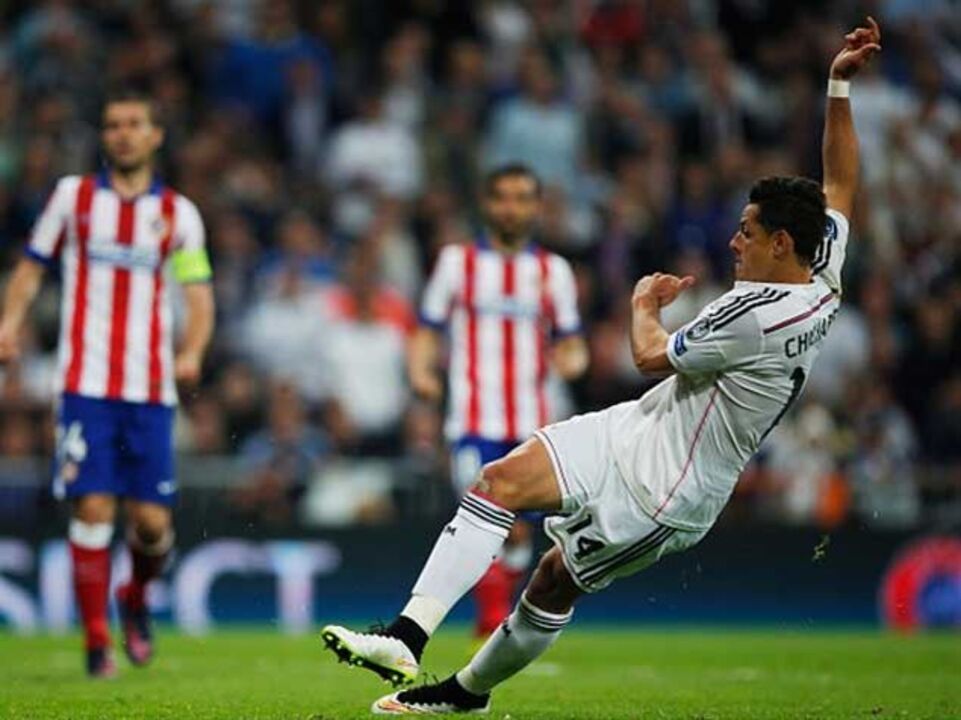 Merengues regateiam Chicharito com o Manchester United