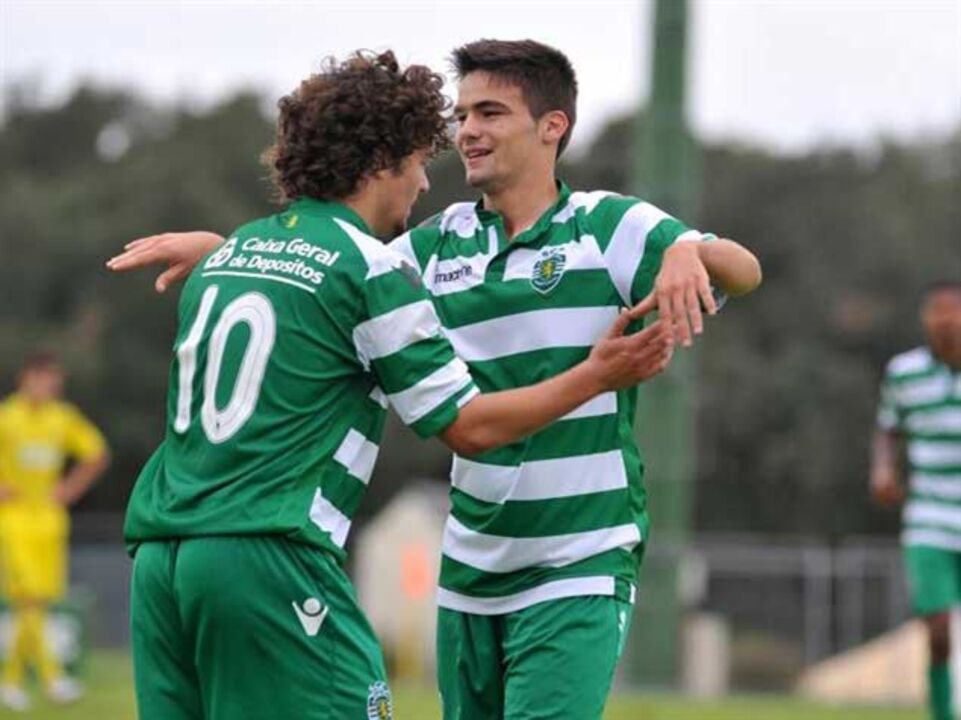 Sporting vence em Leiria e sobe ao 3.º posto
