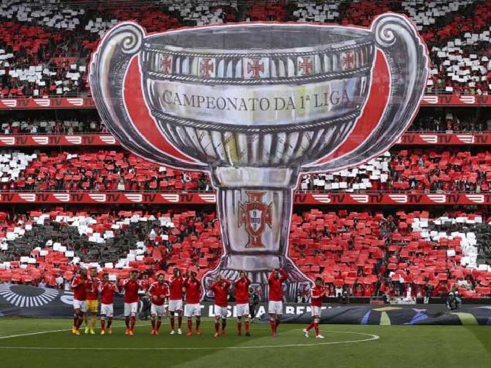 Três vitórias para o bicampeonato encarnado