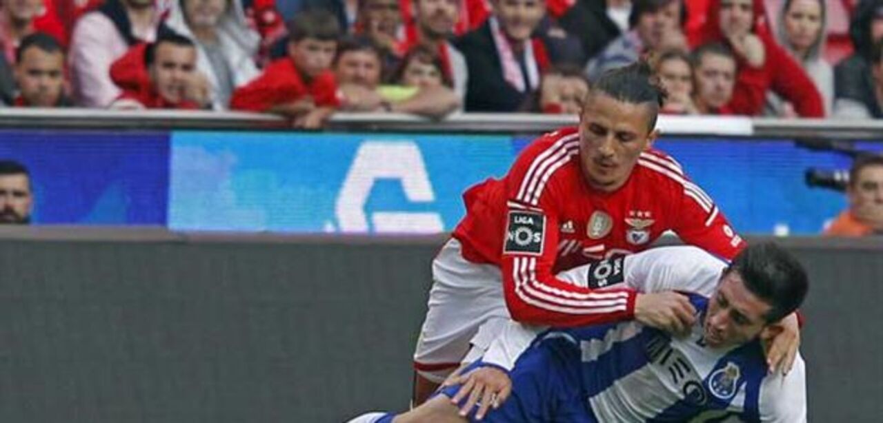 Não perder com Sporting e FC Porto na mesma época... "dá" título