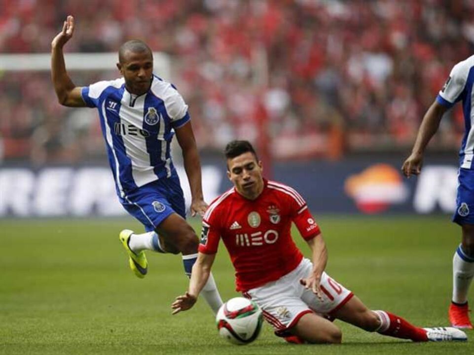 Brahimi: «Veremos o que faz o Benfica»