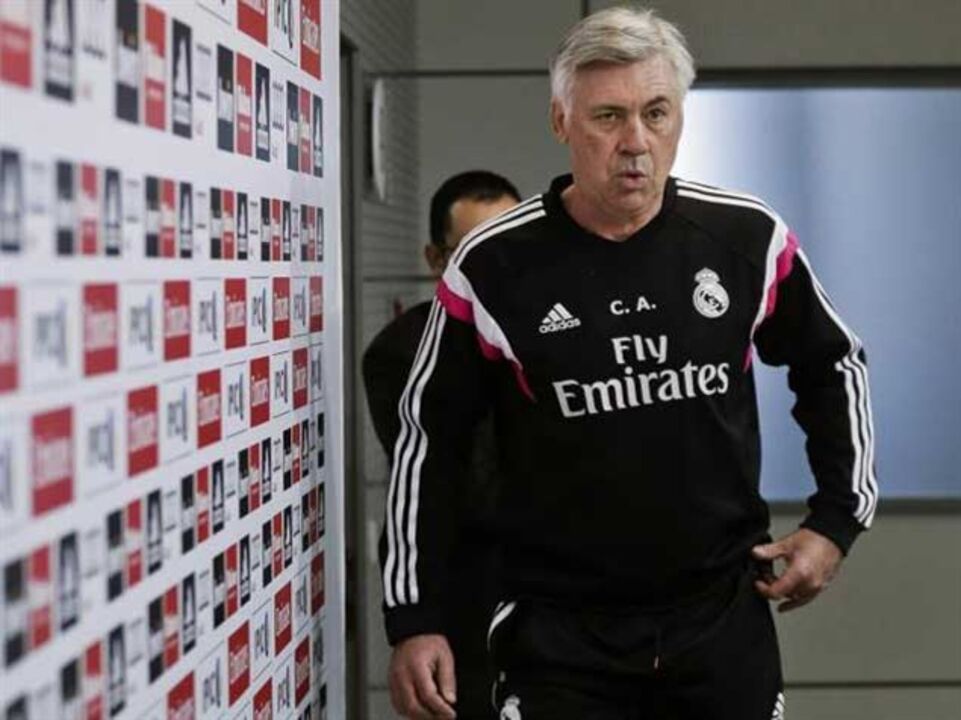 Ancelotti: «No final da época haverá uma decisão sobre Chicharito»