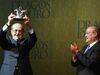 O dia em que Manoel de Oliveira recebeu o Dragão de Ouro