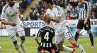 Nélson Oliveira marca e assiste na vitória do Swansea