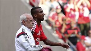 Talisca com luxação na mão direita