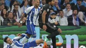 Beckenbauer diz que Dante jogou com botas de esqui no Dragão